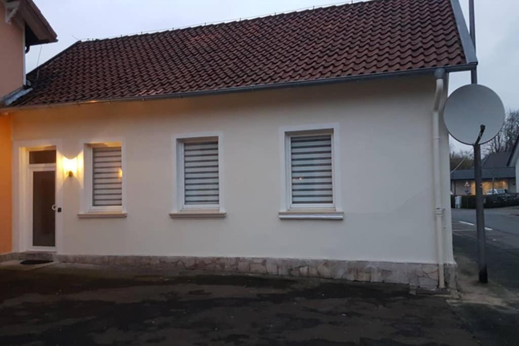 Appartement Vanille, Ferienwohnung Mit Eigenem Eingang, Wie Ein Kleines Haus Bad Salzuflen Bagian luar foto